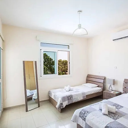 Mesogeios Me16 פרוטאראס