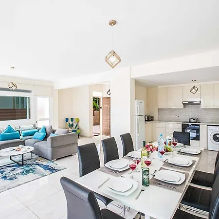 Mesogeios Me16 * פרוטאראס